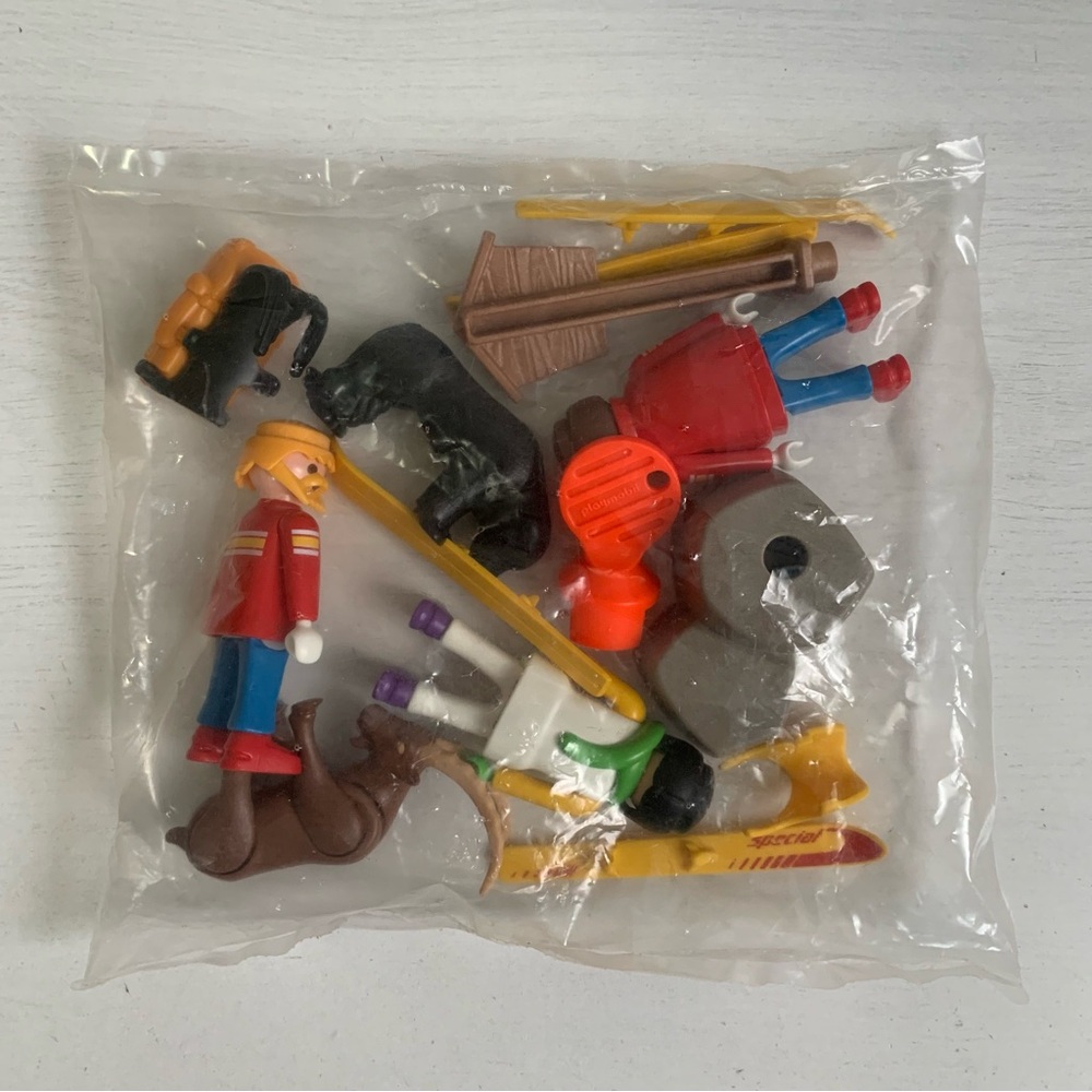 Vintage Playmobil 3843 Rescue Ski Patrol Open Box *Rare* - Picture 5 of 14